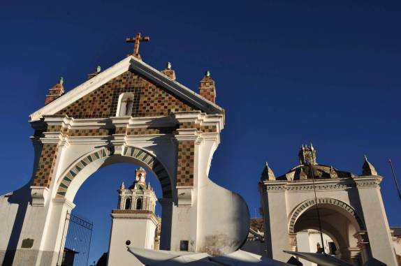 A enorme Basílica de Copacabana, na Bolívia